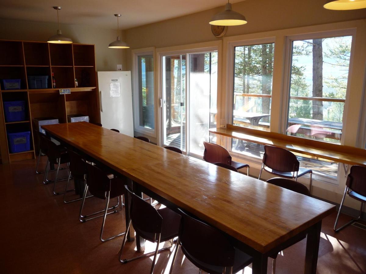 Canmore Alpine Hostel - Alpine Club Of Canada ภายนอก รูปภาพ