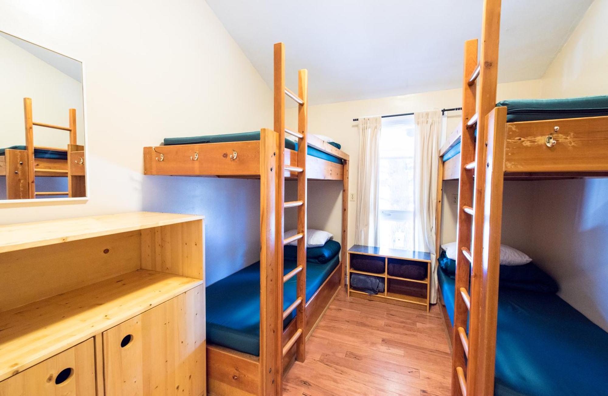Canmore Alpine Hostel - Alpine Club Of Canada ภายนอก รูปภาพ