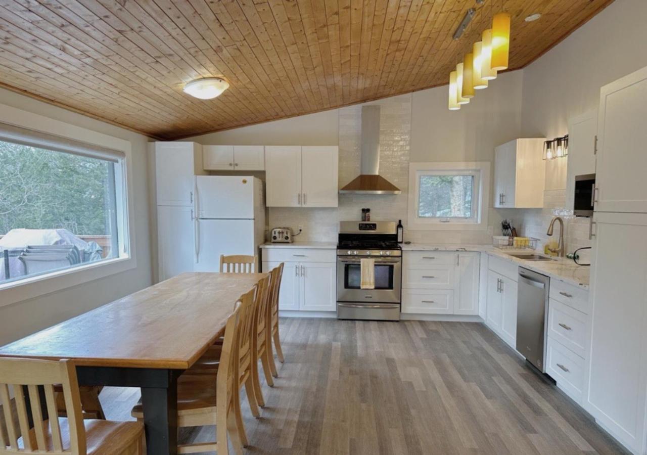 Canmore Alpine Hostel - Alpine Club Of Canada ภายนอก รูปภาพ