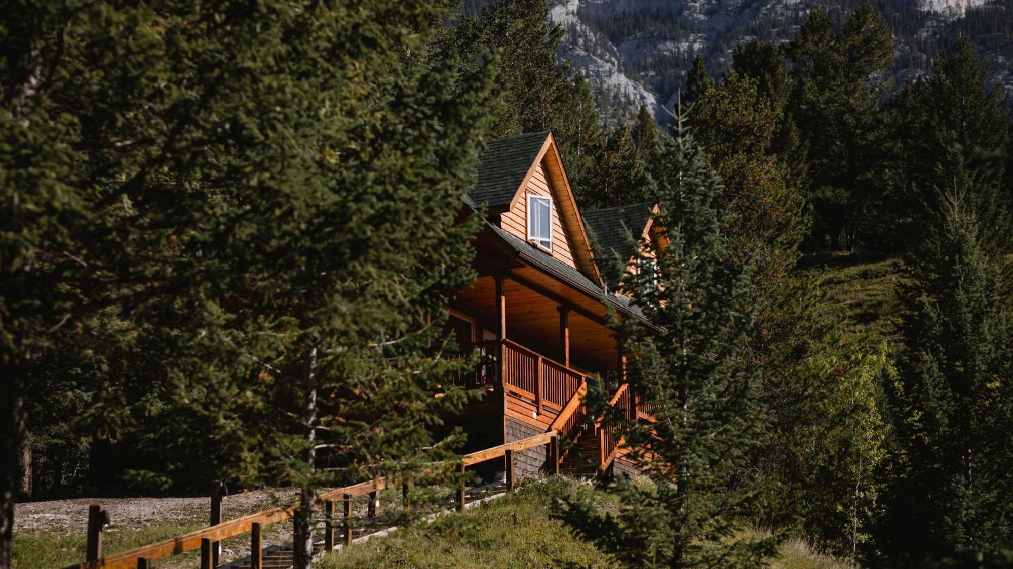 Canmore Alpine Hostel - Alpine Club Of Canada ภายนอก รูปภาพ