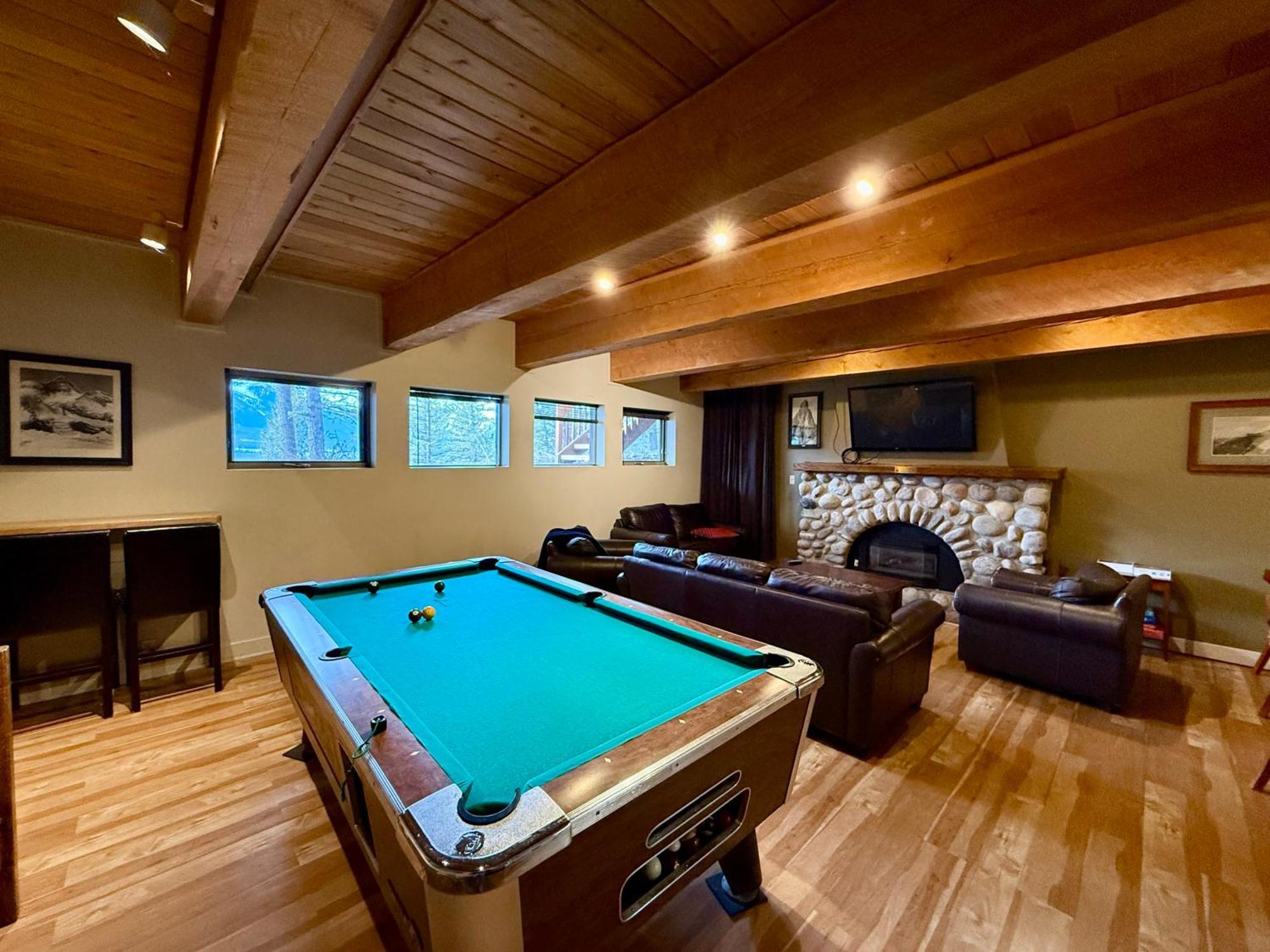 Canmore Alpine Hostel - Alpine Club Of Canada ภายนอก รูปภาพ