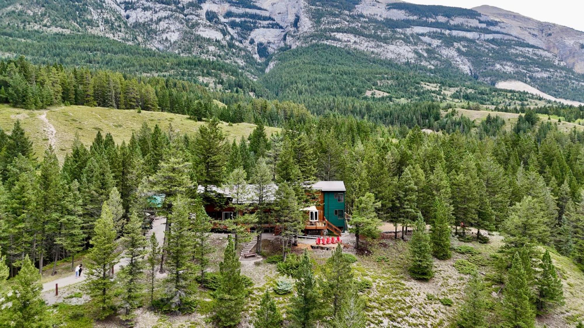 Canmore Alpine Hostel - Alpine Club Of Canada ภายนอก รูปภาพ