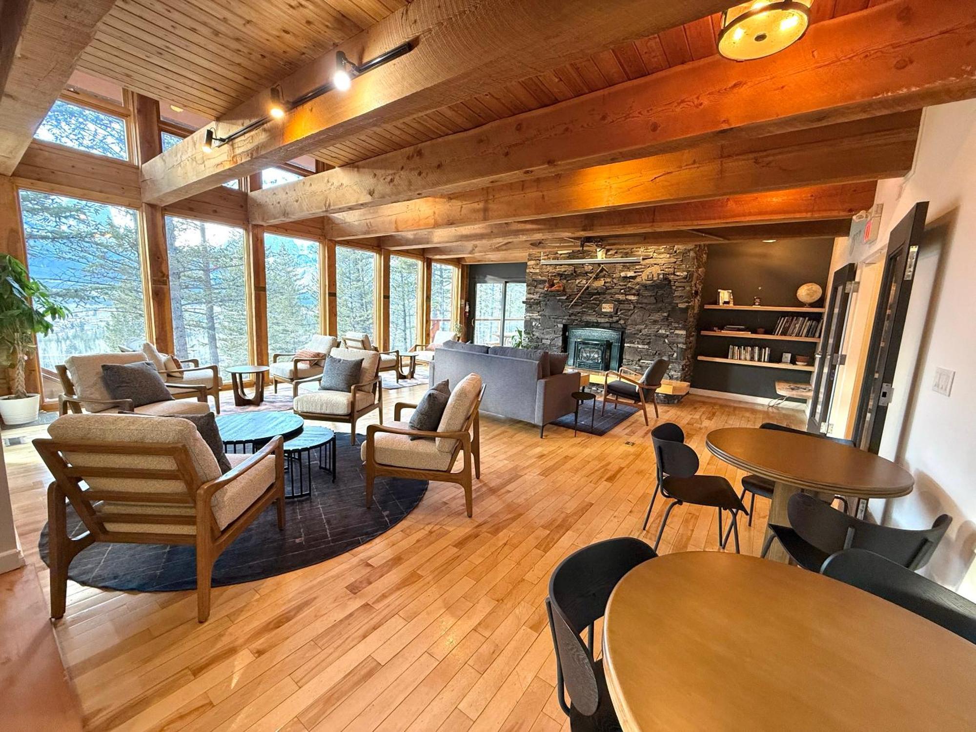 Canmore Alpine Hostel - Alpine Club Of Canada ภายนอก รูปภาพ
