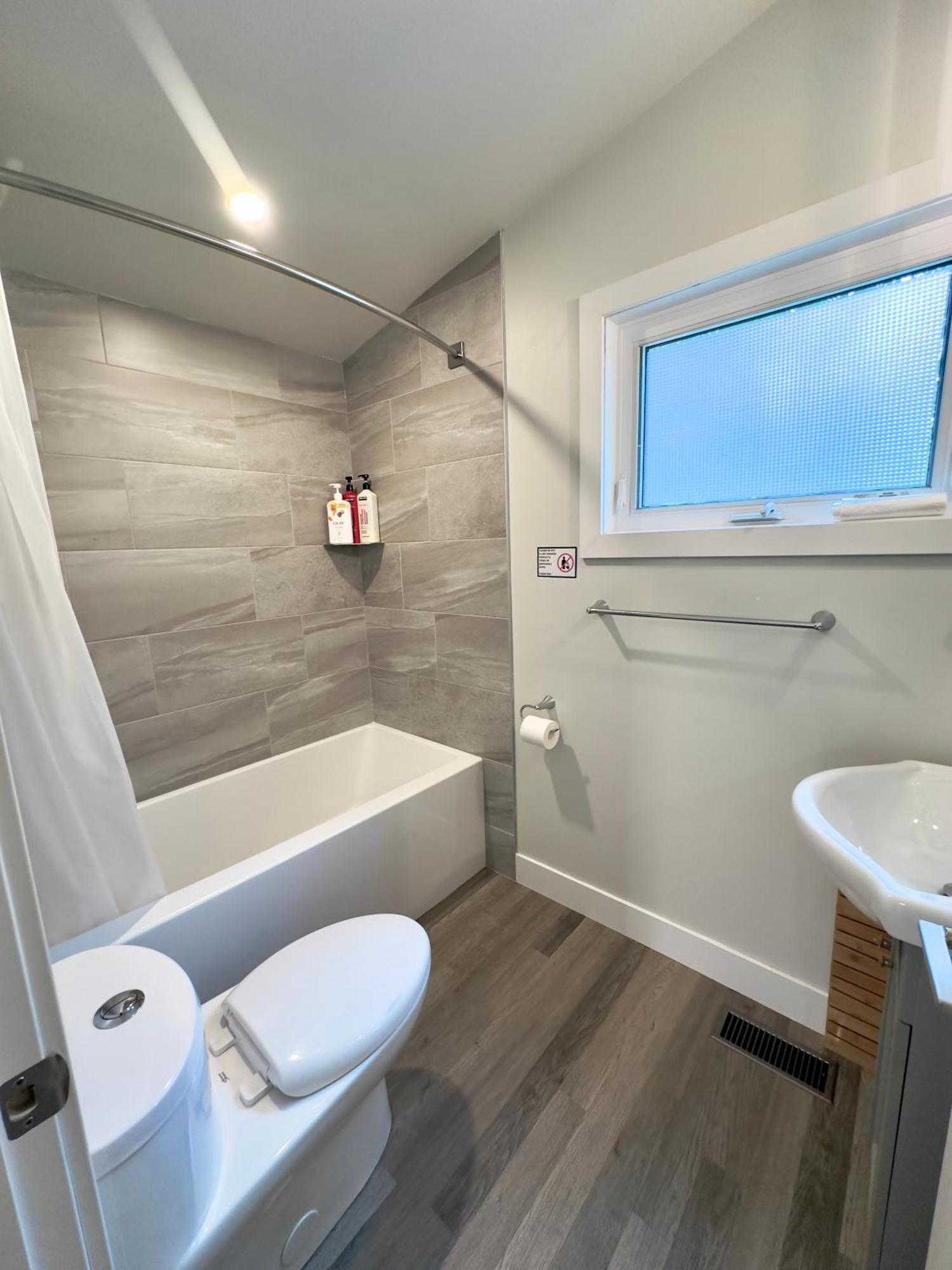 Canmore Alpine Hostel - Alpine Club Of Canada ภายนอก รูปภาพ