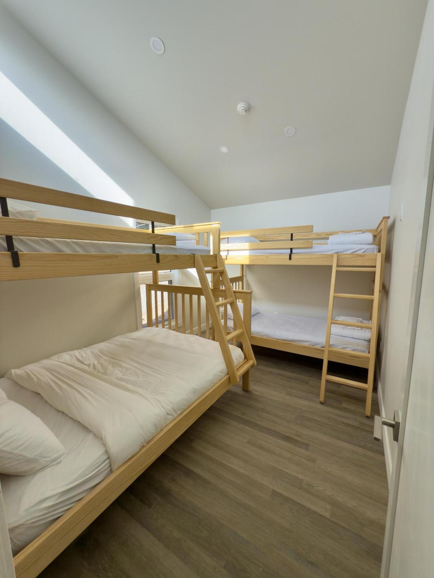 Canmore Alpine Hostel - Alpine Club Of Canada ภายนอก รูปภาพ